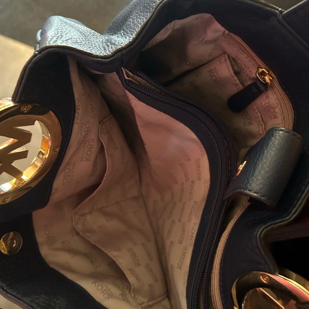 Michael Kors Navy Leather Shoulder Bag with Gold accents. - Picture 2 of 3